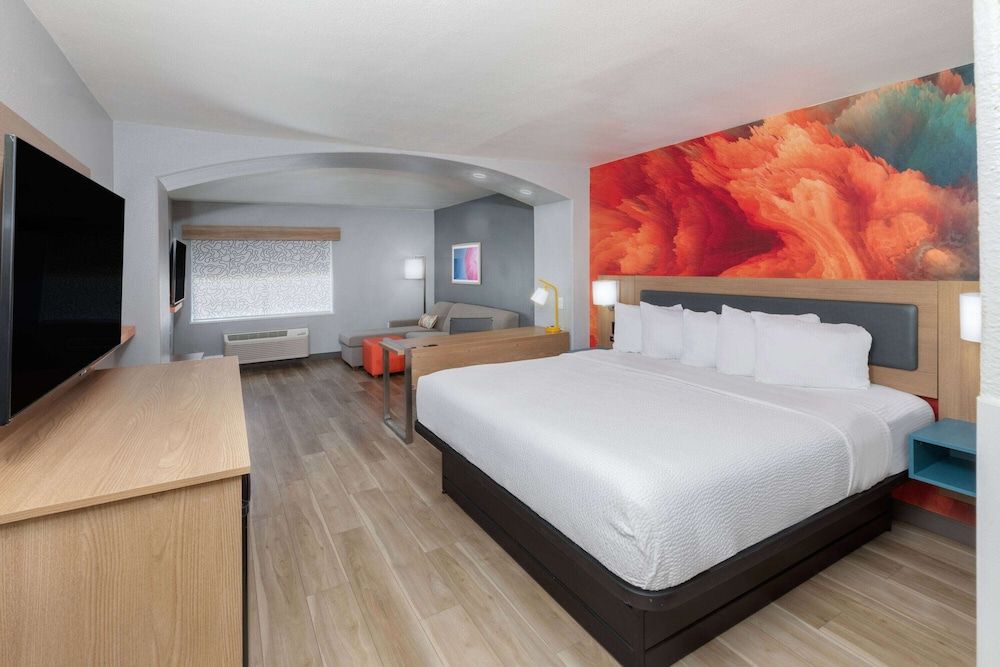 Deluxe Suite, 1 King Bed, Non Smoking