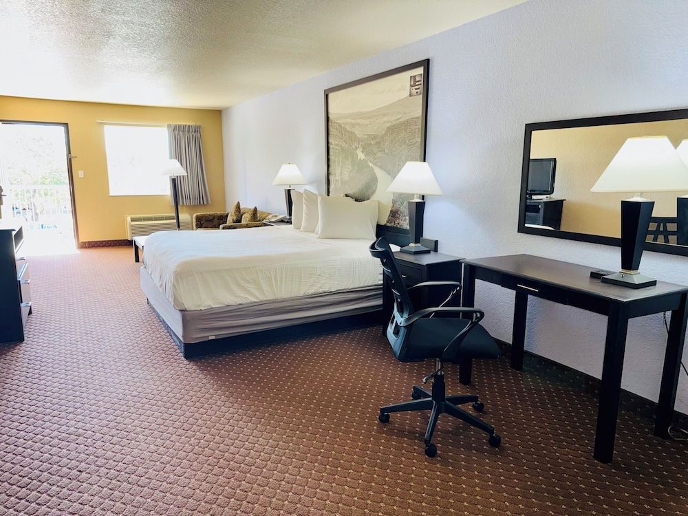 Deluxe Studio Suite, 1 King Bed