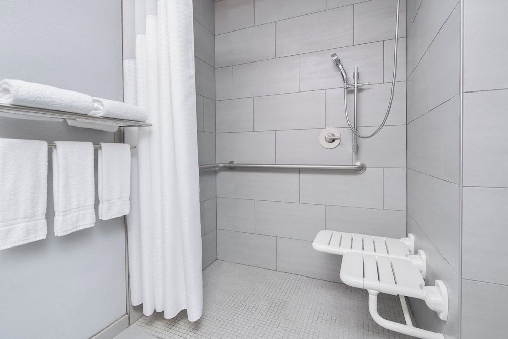 Standard Room, 2 Queen Beds, Accessible (Mobility)