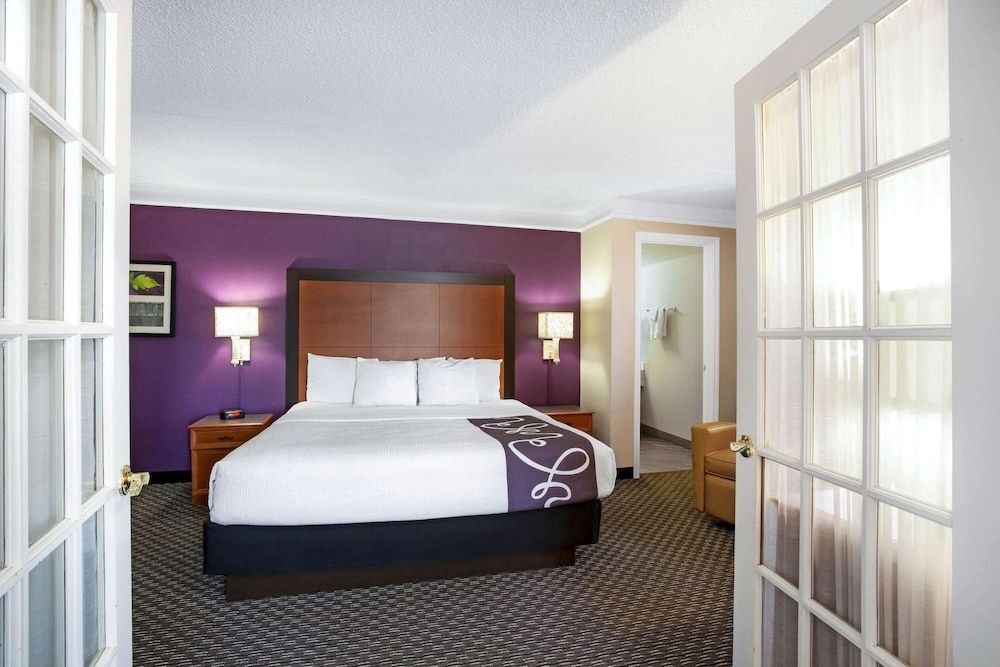 Suite, 1 King Bed, Non Smoking