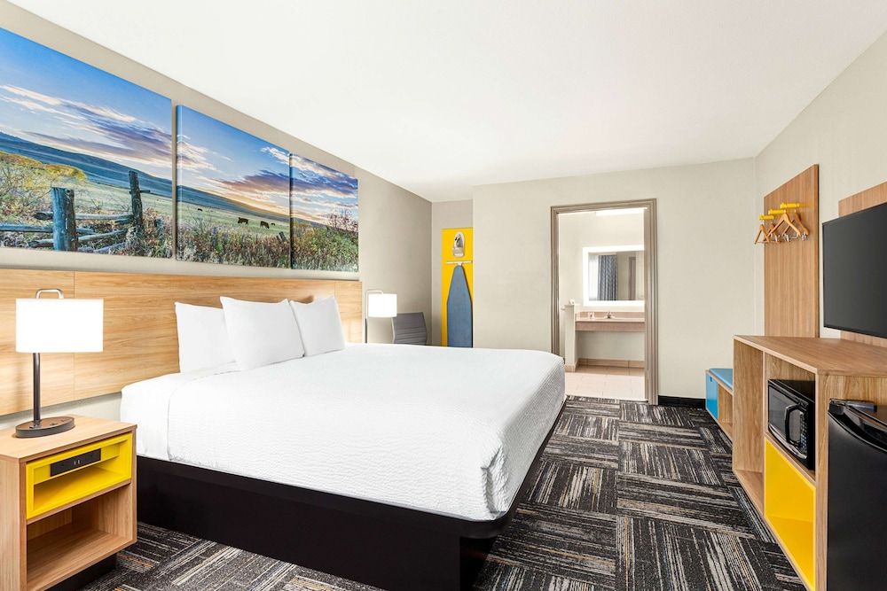 Room, 1 King Bed, Accessible, Non Smoking (Mobility,Tub w/Grab Bars)