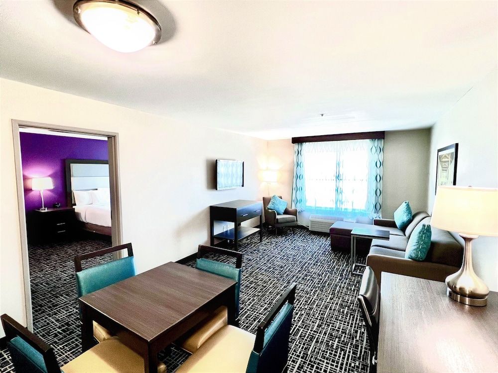 Suite, 1 King Bed, Non Smoking