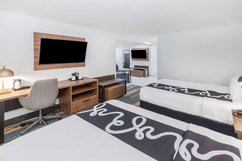 Suite, 2 Queen Beds, Non Smoking