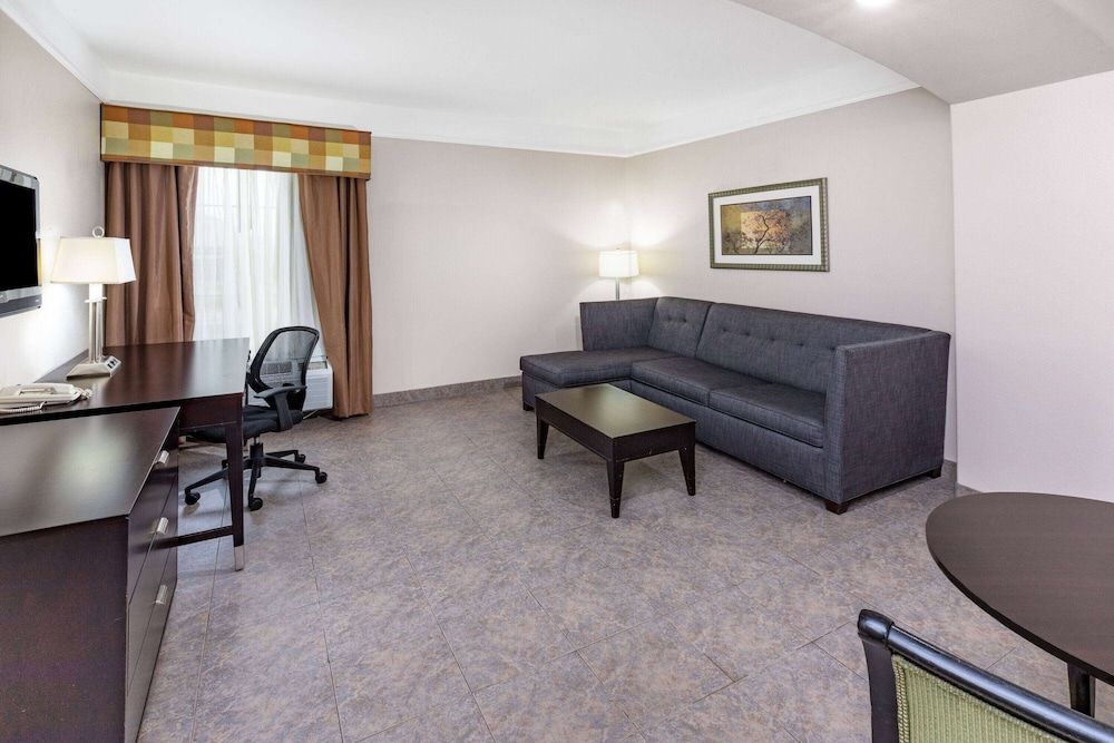 Business Room, 2 Queen Beds, Non Smoking
