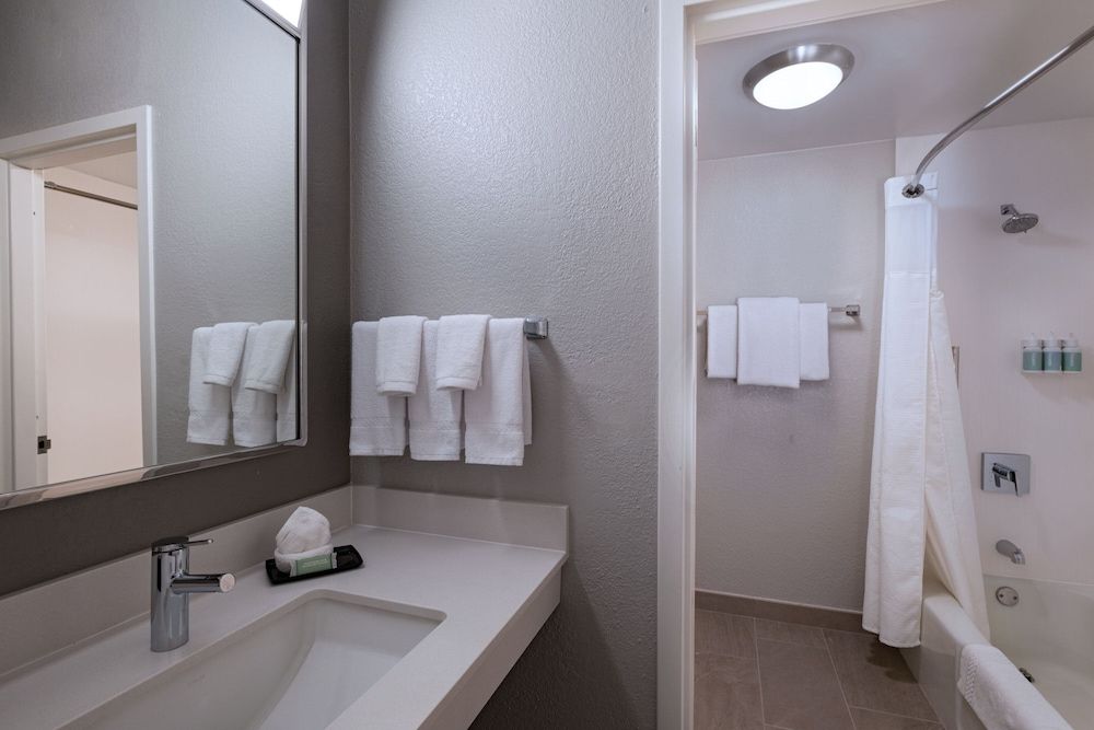 Room, 2 Double Beds, Non Smoking (Mobility Accessible, Tub)