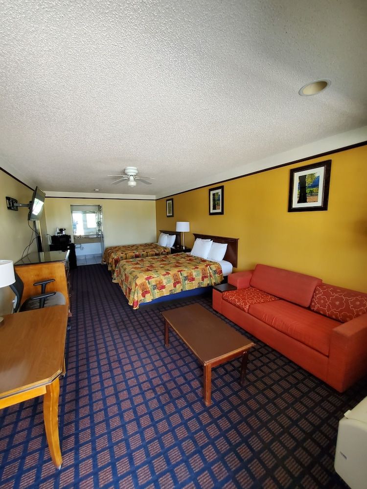 Deluxe Inn & Suites Standard Room, 2 Queen Beds, Non Smoking 4