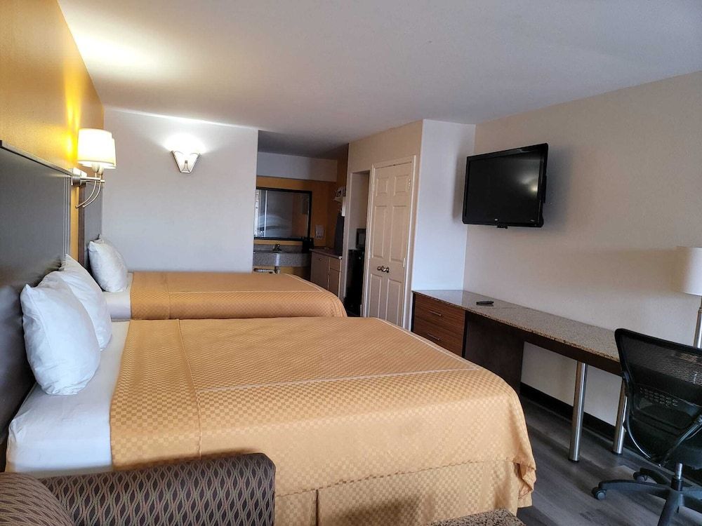 Texas Inn & Suites Raymondville Standard Room, 2 Queen Beds 6