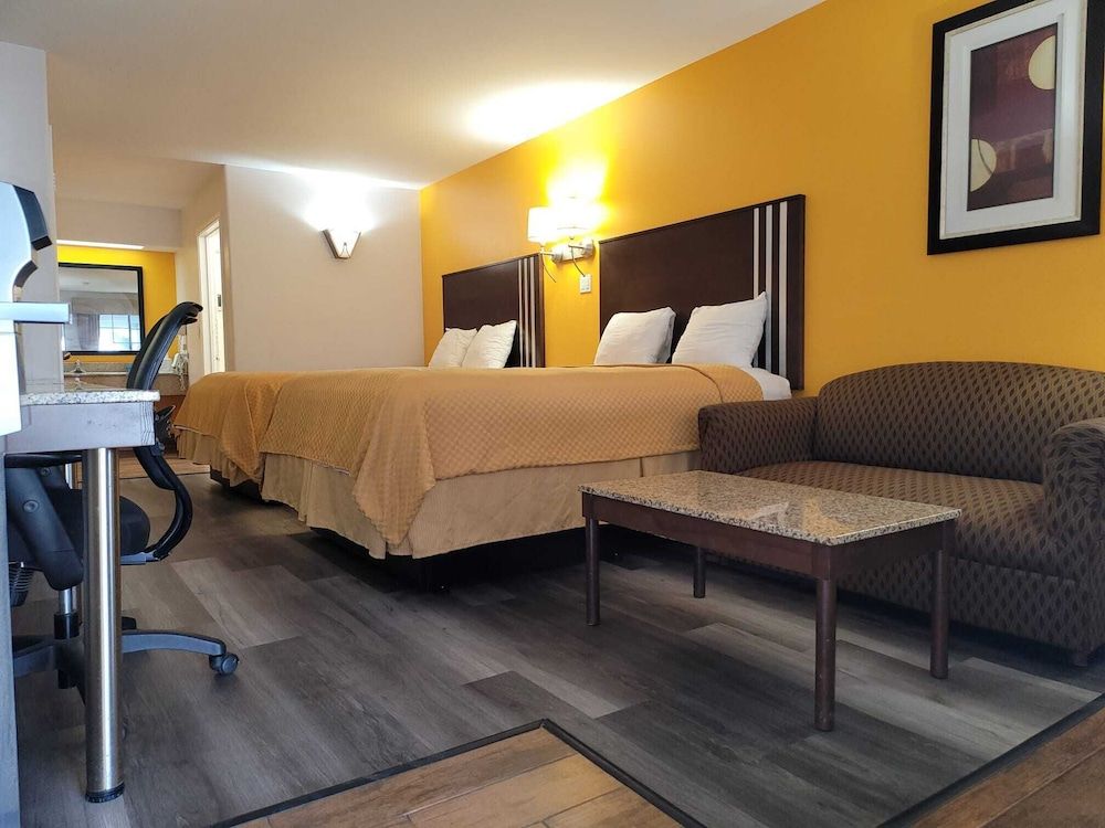 Texas Inn & Suites Raymondville Standard Room, 2 Queen Beds 11