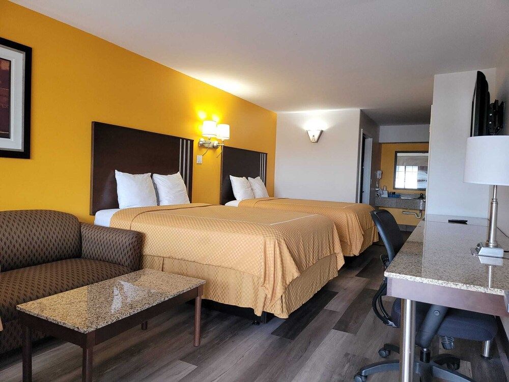 Texas Inn & Suites Raymondville Standard Room, 2 Queen Beds 8