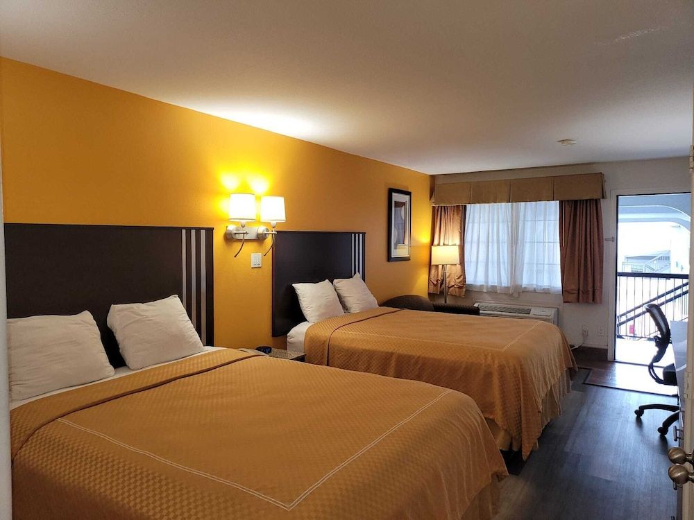 Texas Inn & Suites Raymondville Standard Room, 2 Queen Beds 10