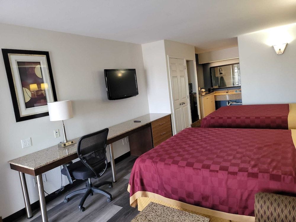 Texas Inn & Suites Raymondville Standard Room, 2 Queen Beds 7