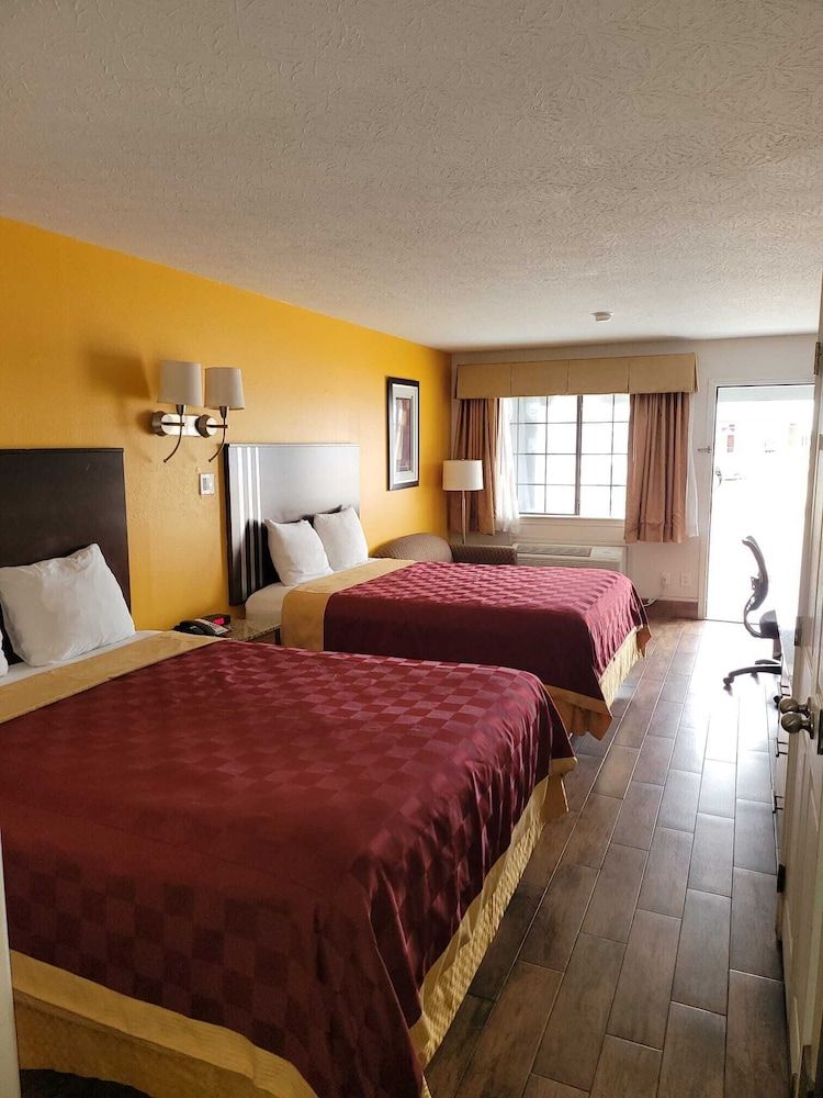 Texas Inn & Suites Raymondville Standard Room, 2 Queen Beds 2