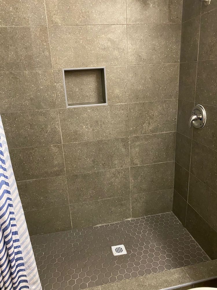 Texas Inn & Suites Raymondville Standard Room, 1 King Bed 14