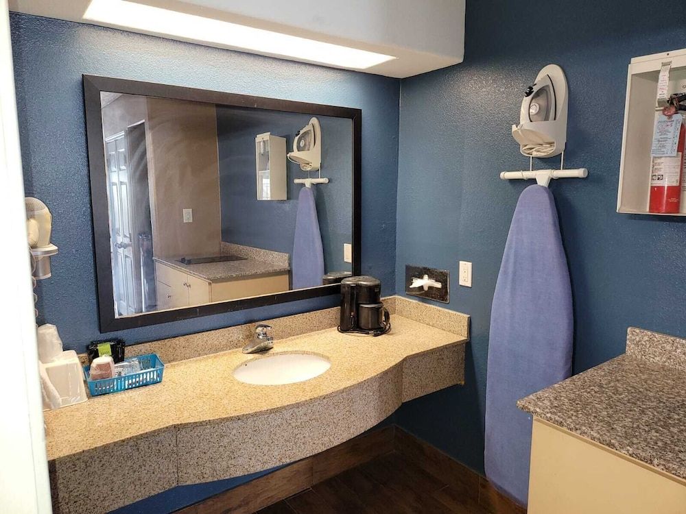 Texas Inn & Suites Raymondville Standard Room, 2 Queen Beds 24