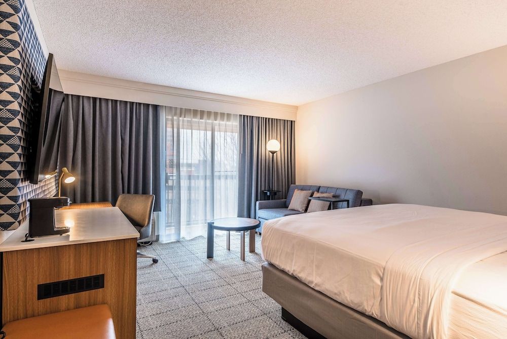 Sonesta Select Dallas Richardson Deluxe Room, 1 King Bed 3