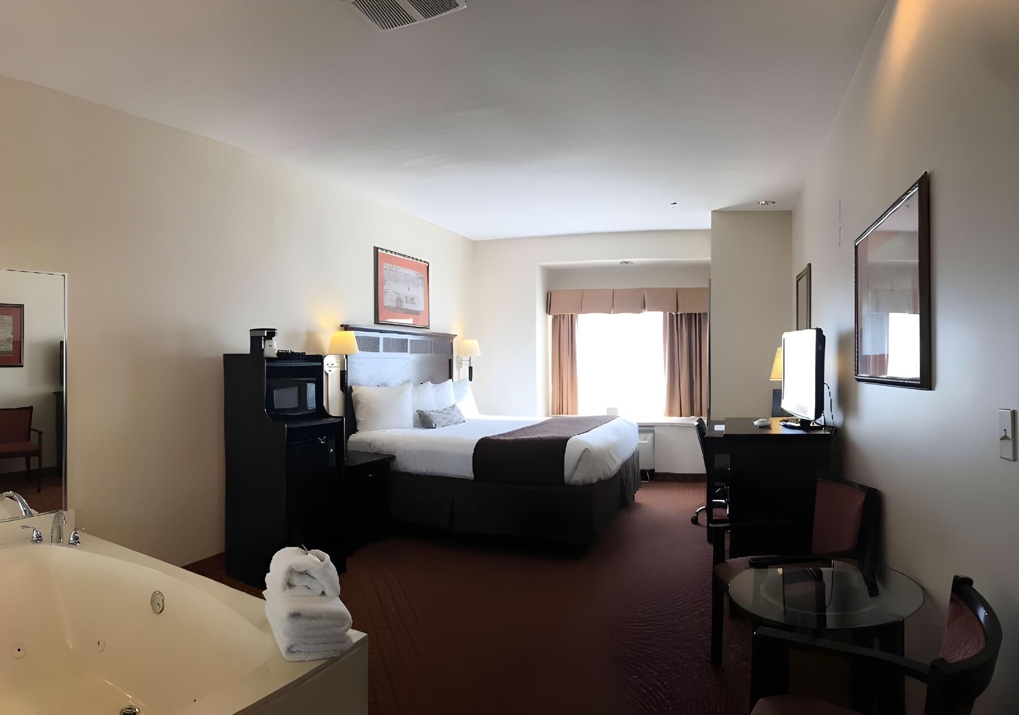 1 King Bed, Nonsmoking, Whirlpool Tub