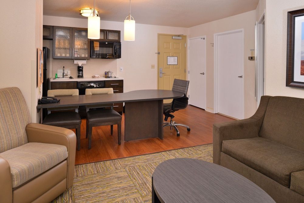Studio Suite, 1 Queen Bed, Roll-in Shower (Roll-In Shower)