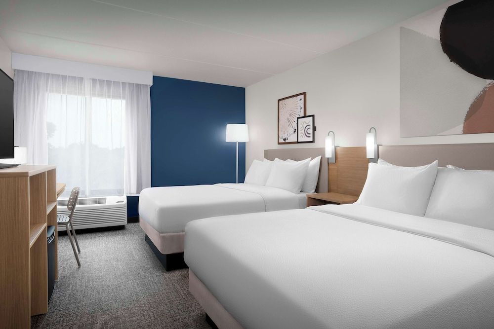 Room, 2 Queen Beds, Accessible (Mobility, Roll-In Shower)