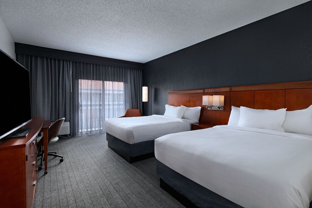 Room, 2 Double Beds (Mobility Accessible, Tub)