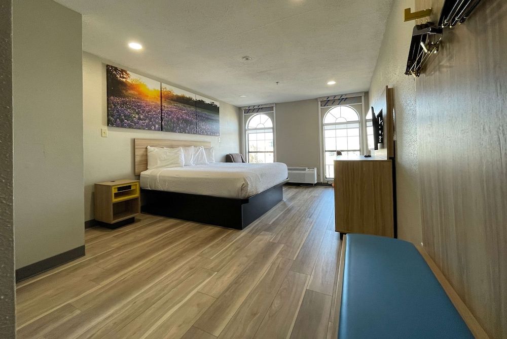 Business Room, 1 King Bed, Non Smoking