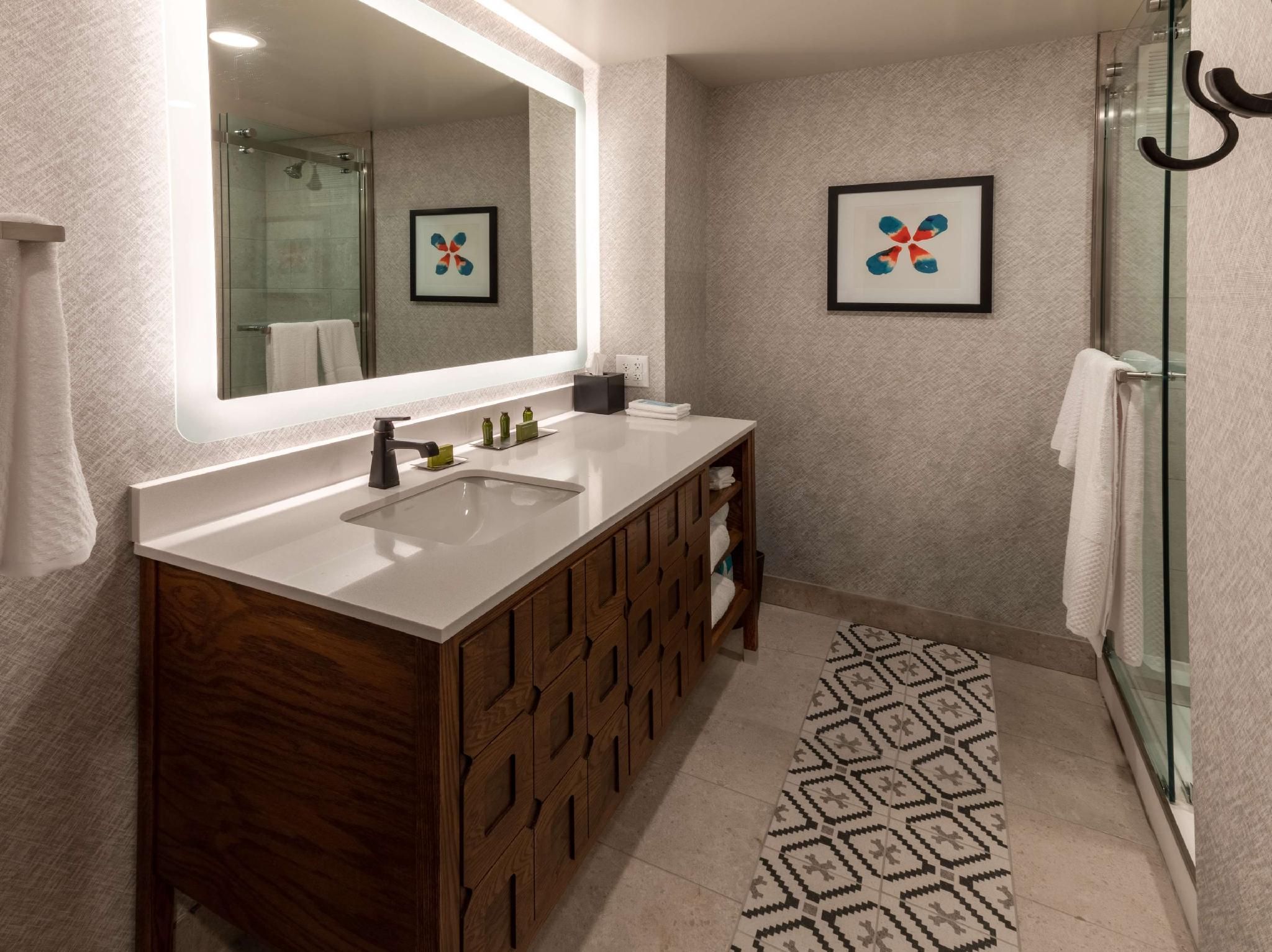 1 KING BED -- BATH HAS EITHER TUB OR SHOWER