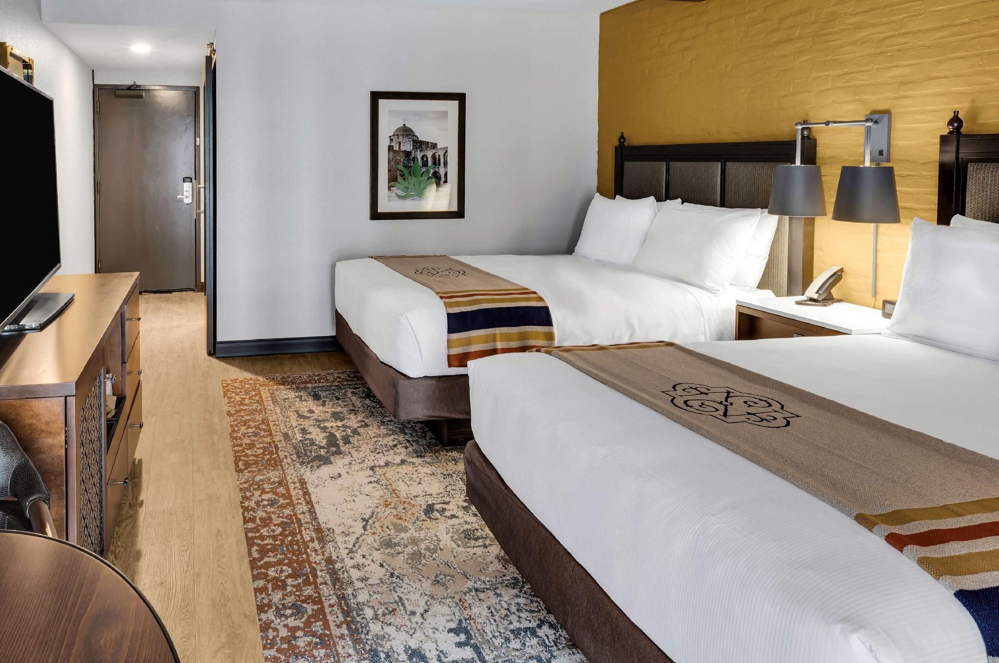 2 QUEEN BEDS- ROOM FACES HOTEL COURTYARD