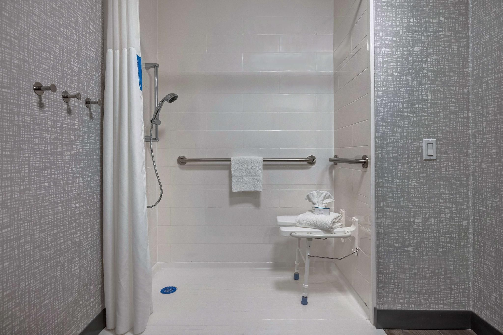 1 KING MOBILITY ACCESS ROLL IN SHOWER NOSMOK