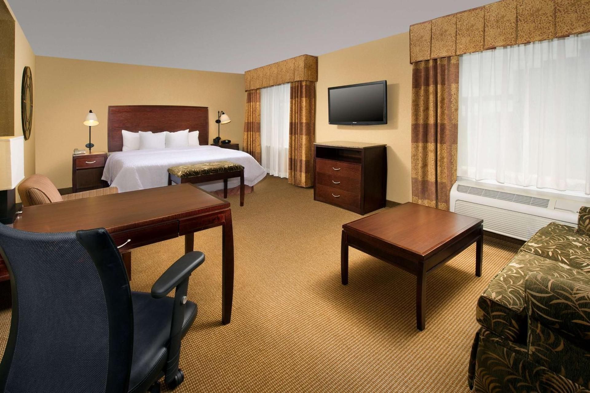 1 KING BED STUDIO SUITE NONSMOKING