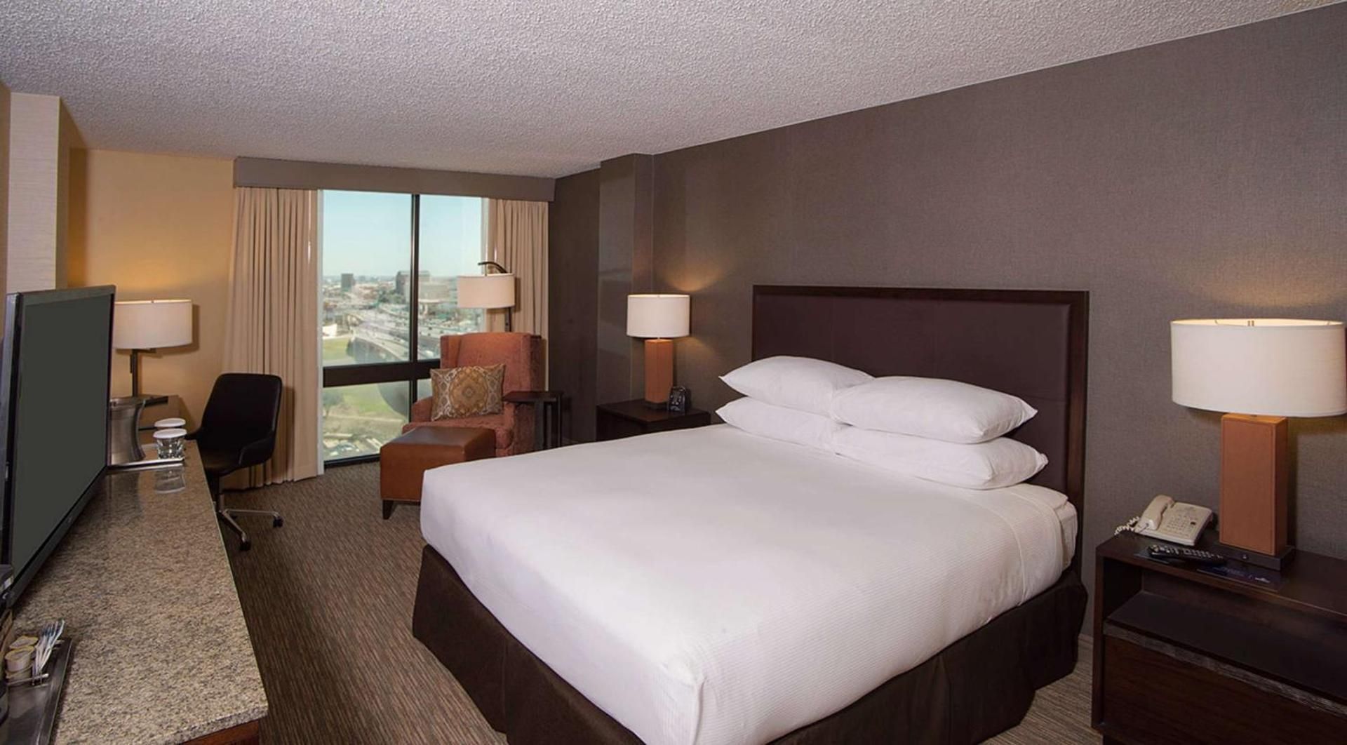 1 KING BED-NONSMOKING