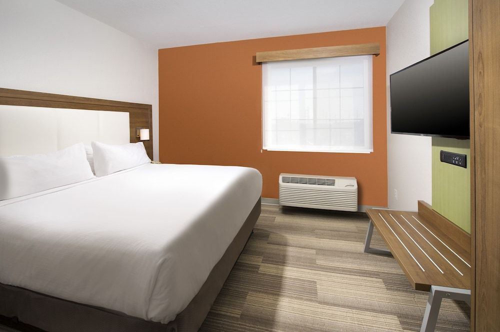 Suite, 1 King Bed with Sofa bed, Accessible (Mobility, Accessible Tub)
