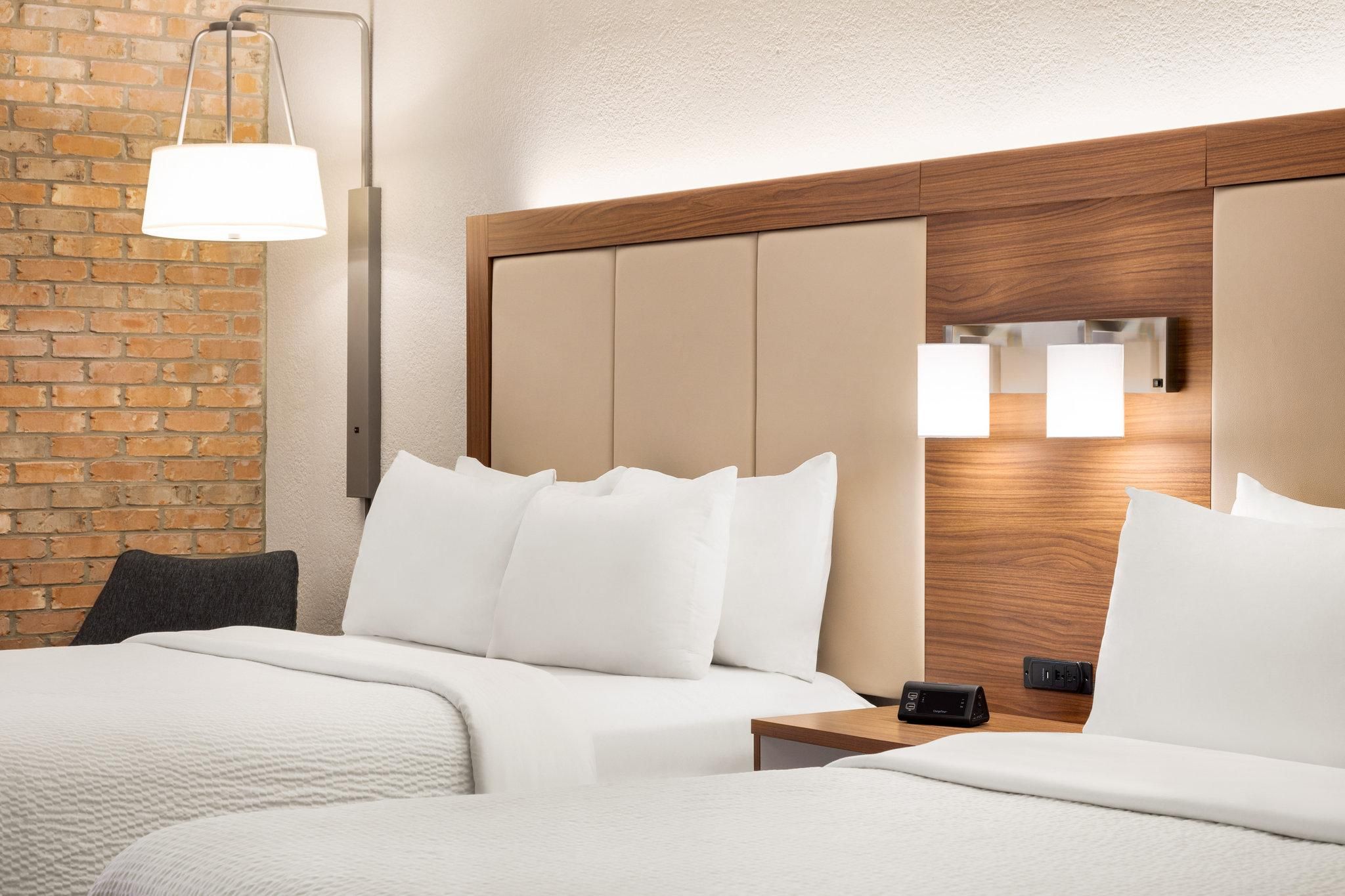 2 Queen Beds Standard