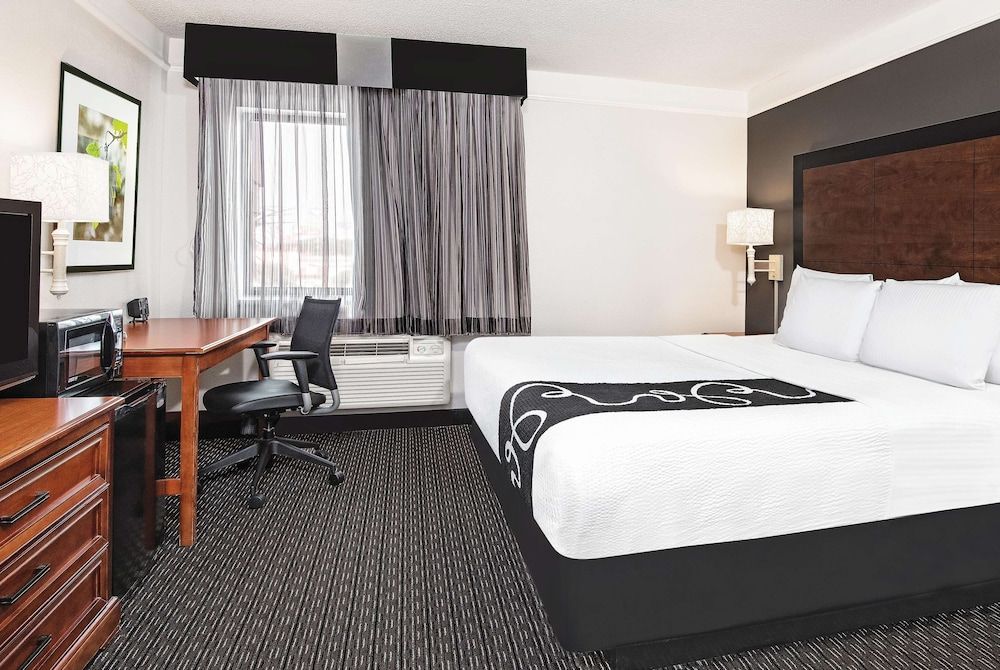 Room, 1 King Bed, Accessible, Non Smoking (Mobility/Hearing Impaired Accessible)