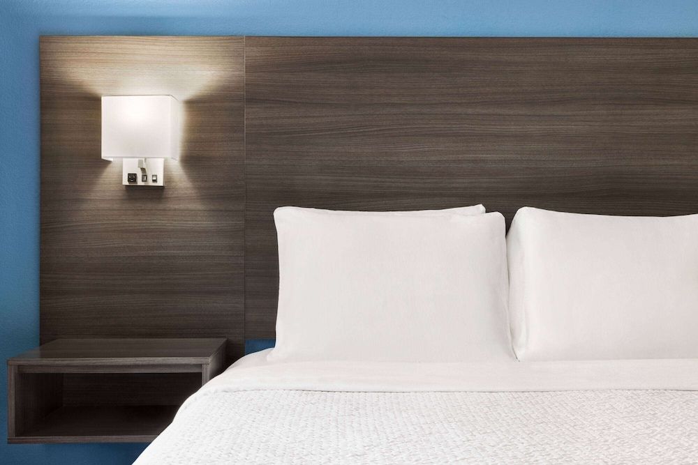 Suite, 1 King Bed, Non Smoking