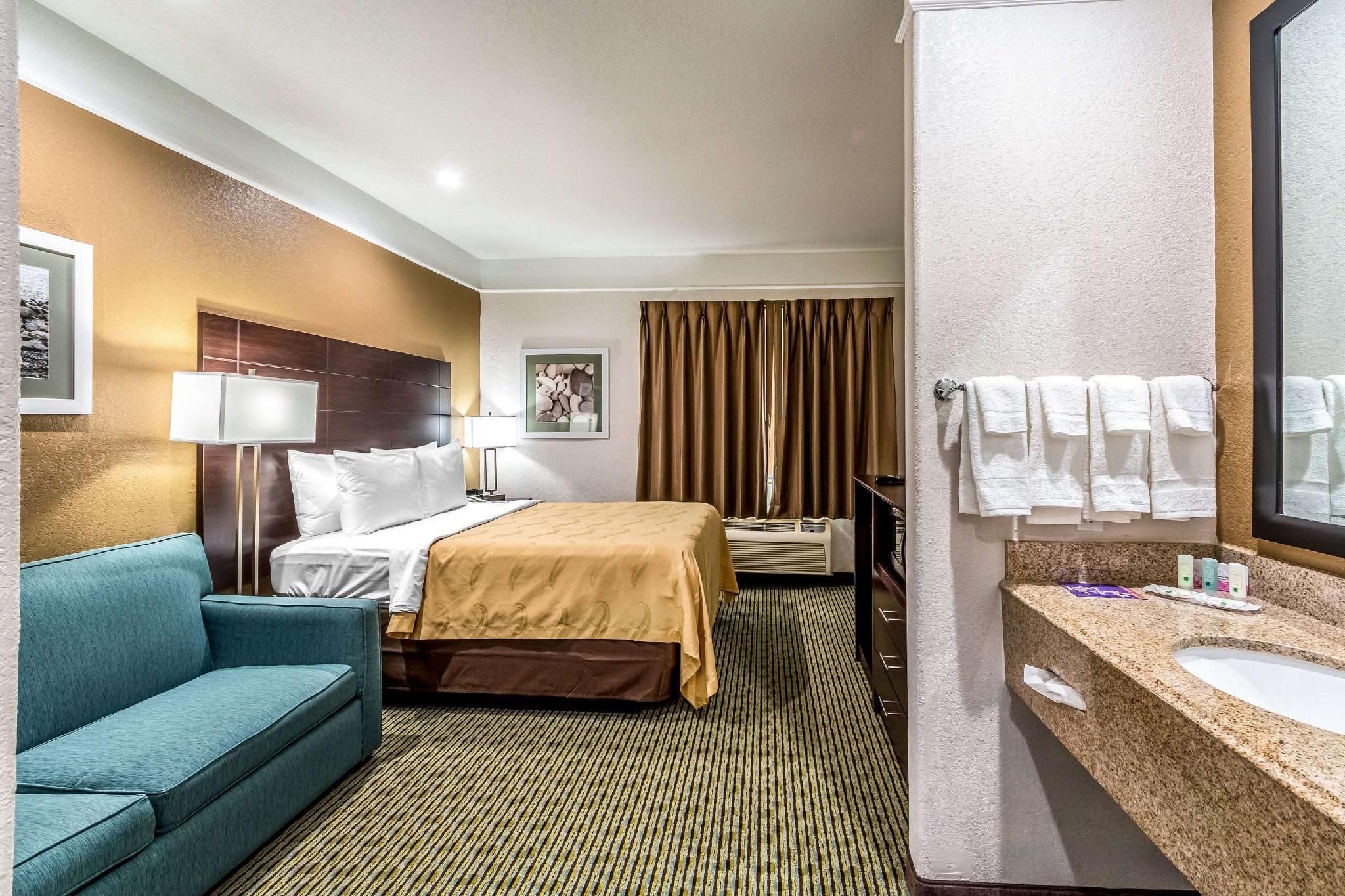 1 Queen Bed, Nonsmoking, Accessible