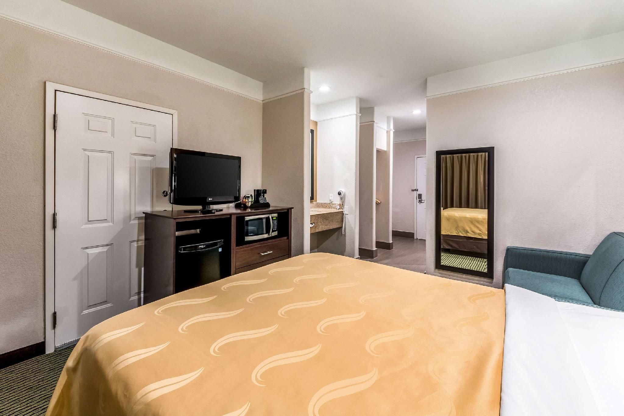 1 Queen Bed, Nonsmoking, Accessible