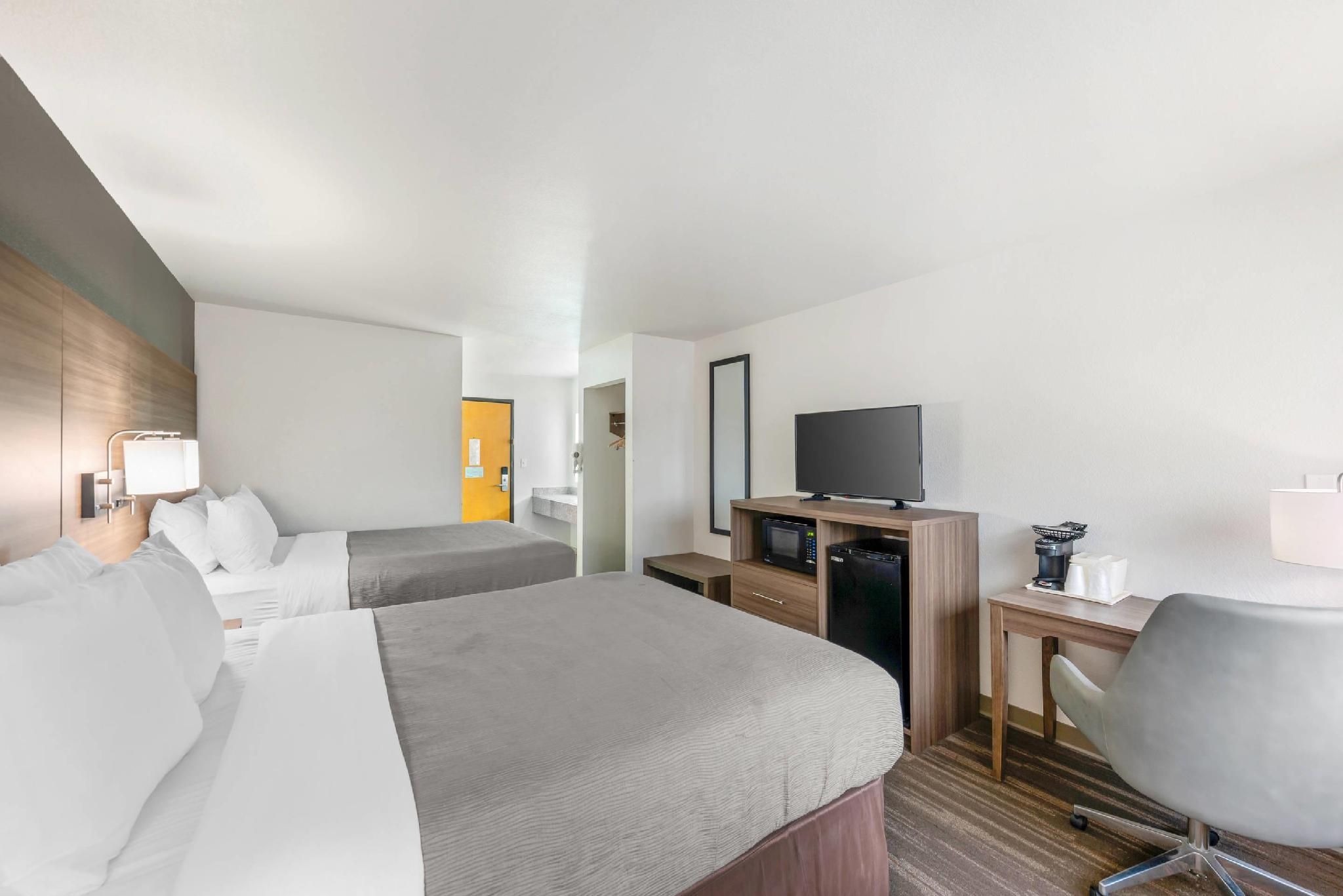 2 King Beds, No Smoking