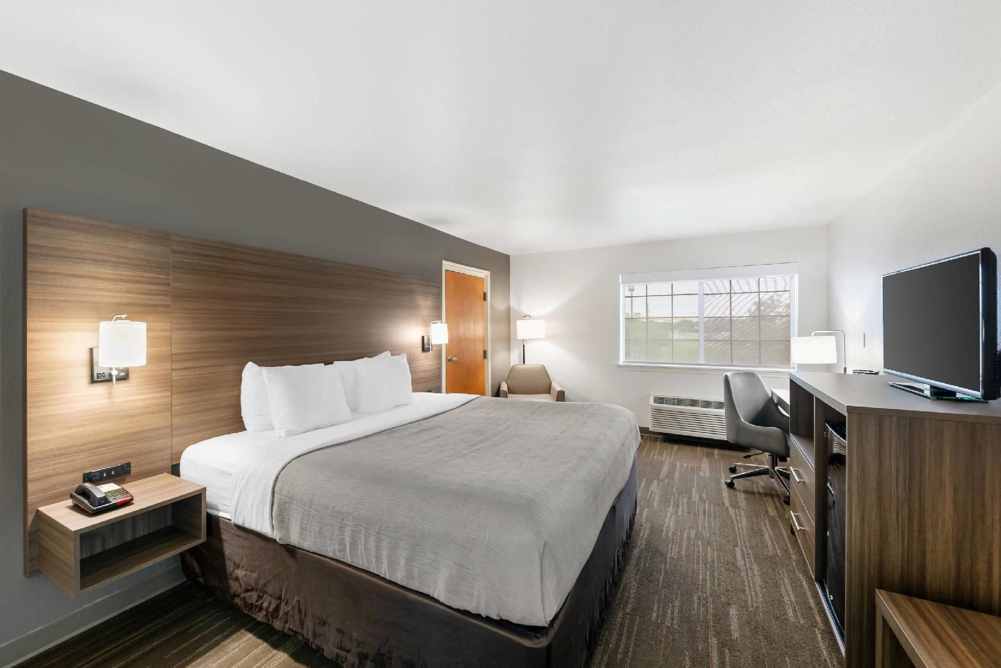 1 King Bed Nonsmoking