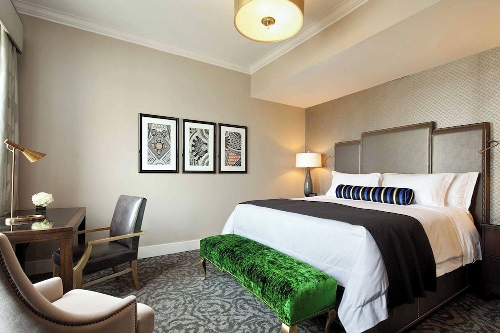 Room, 1 King Bed (Mobility Accessible, Roll-in Shower)