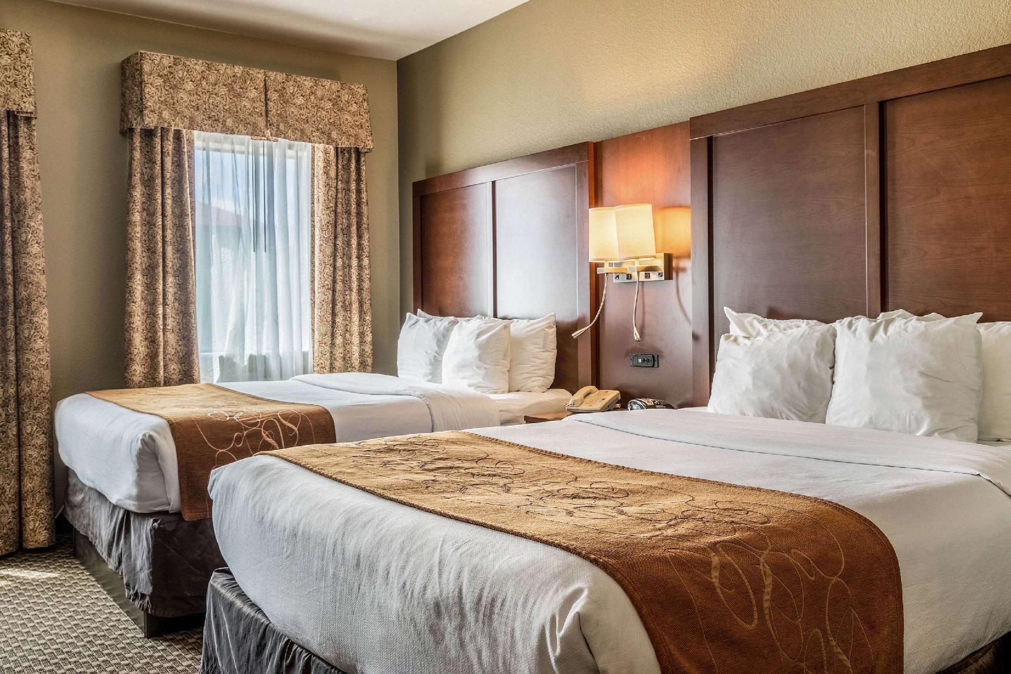 2 Queen Beds, Suite, Nonsmoking