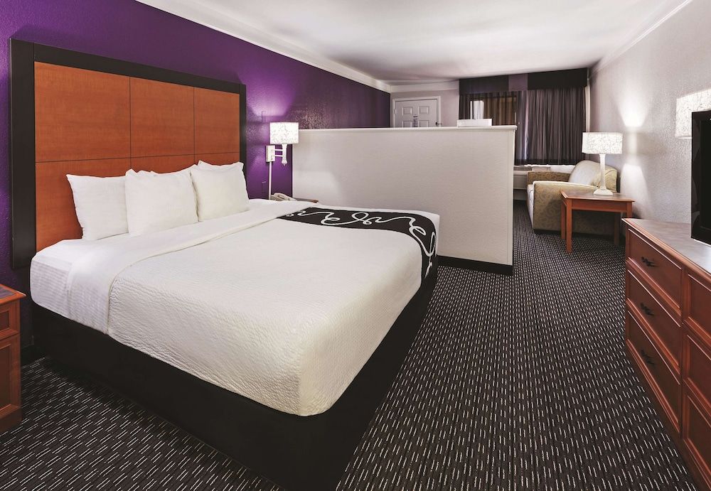 Deluxe Room, 1 King Bed, Non Smoking