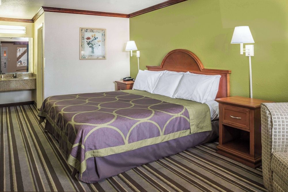 Standard Room, 1 King Bed