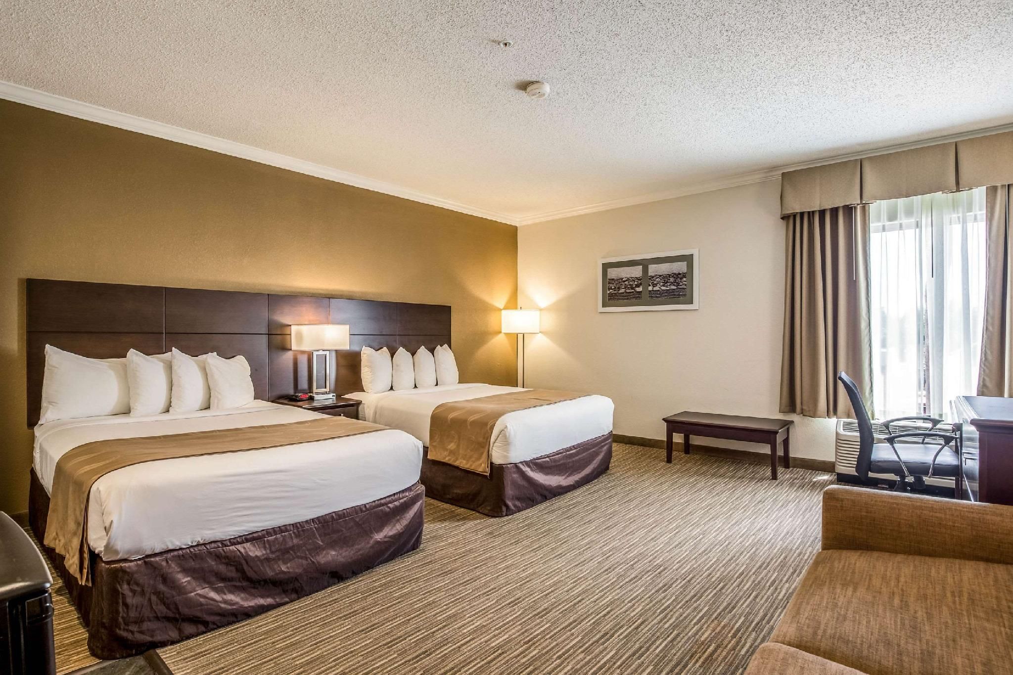 2 Queen Beds, Suite, Nonsmoking