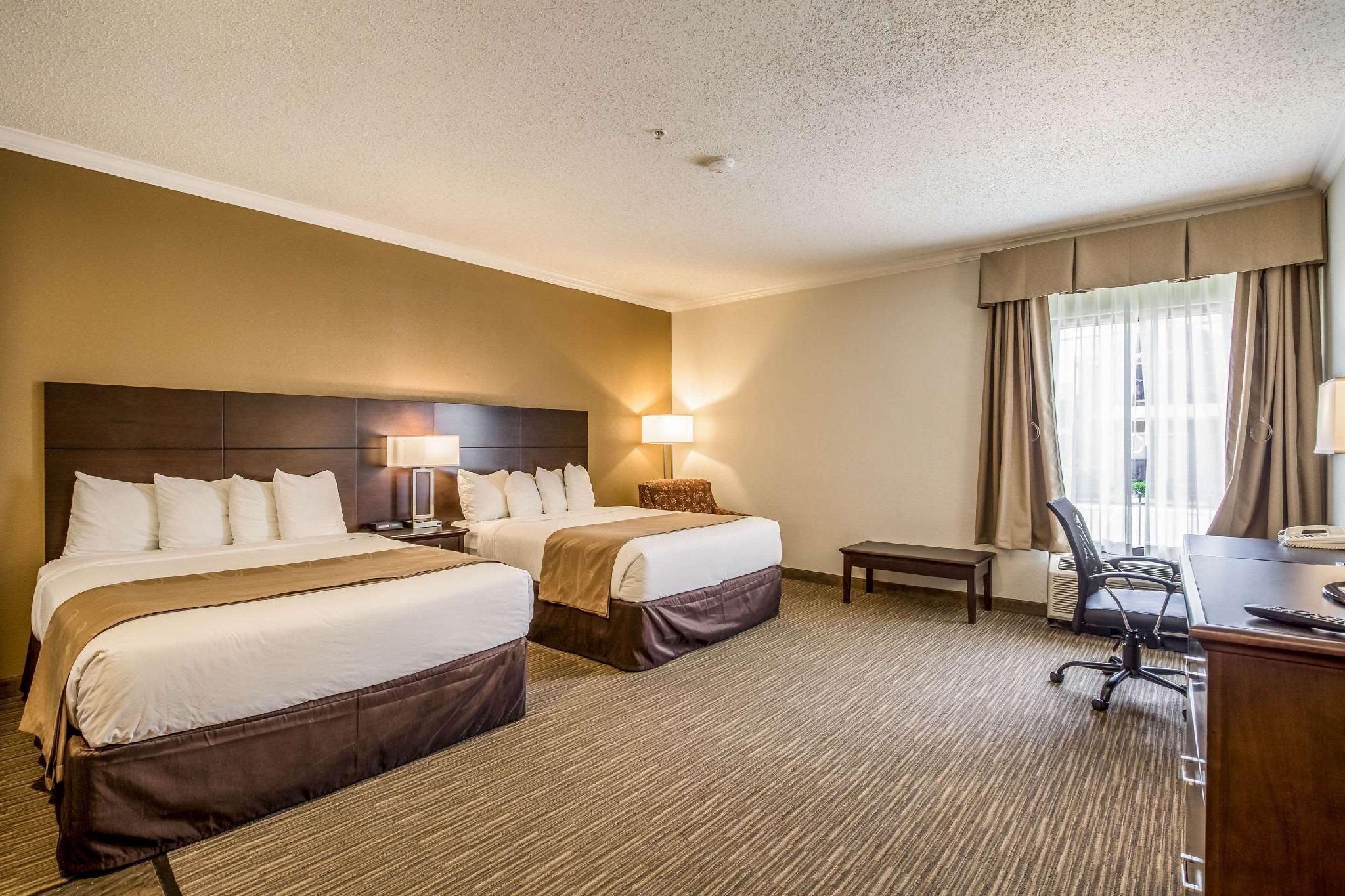 2 Queen Beds, Nonsmoking, Accessible