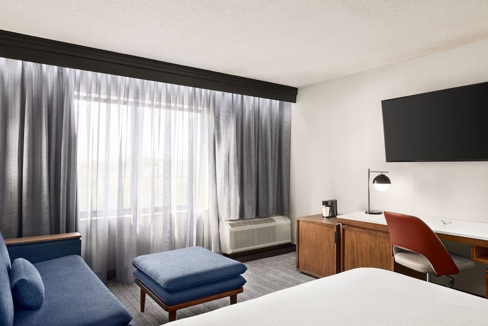 Room, 1 King Bed with Sofa bed, Non Smoking