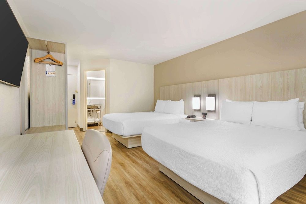 Best Western Plus Sugar Land/Stafford Standard Room, 2 Queen Beds, Non Smoking, Refrigerator & Microwave 2