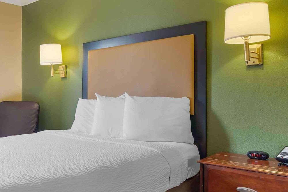Deluxe Studio, 1 Queen Bed with Sofa bed, Non Smoking