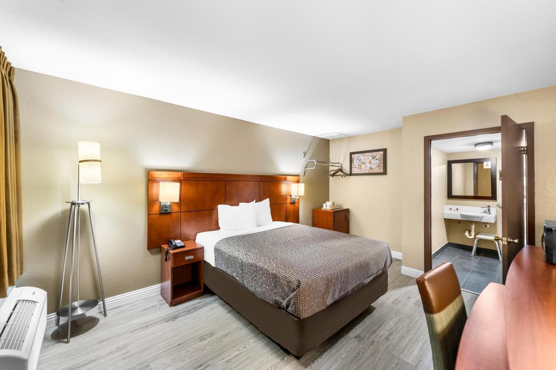 1 Double Bed Smoking Accessible