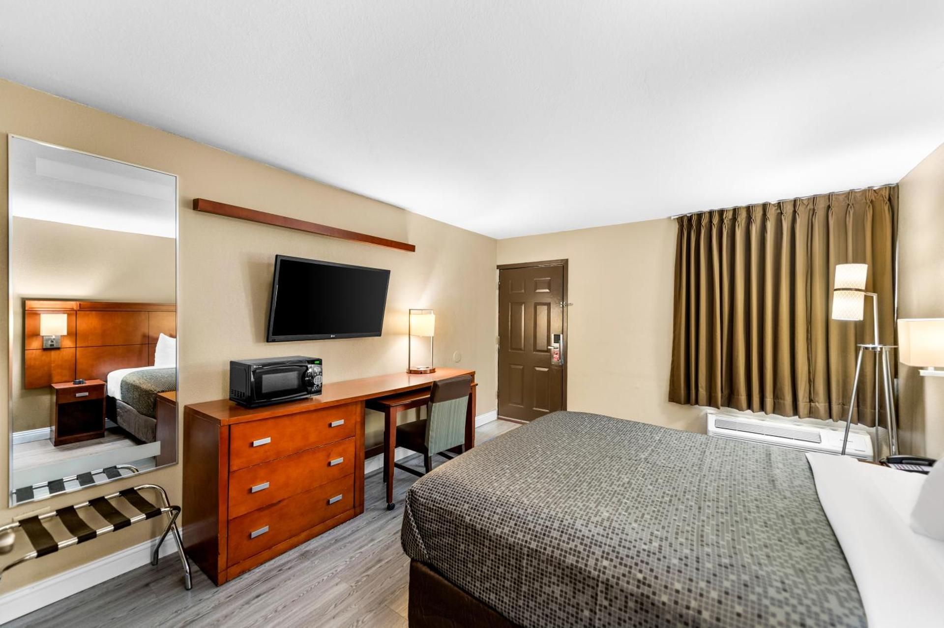 1 Double Bed Smoking Accessible