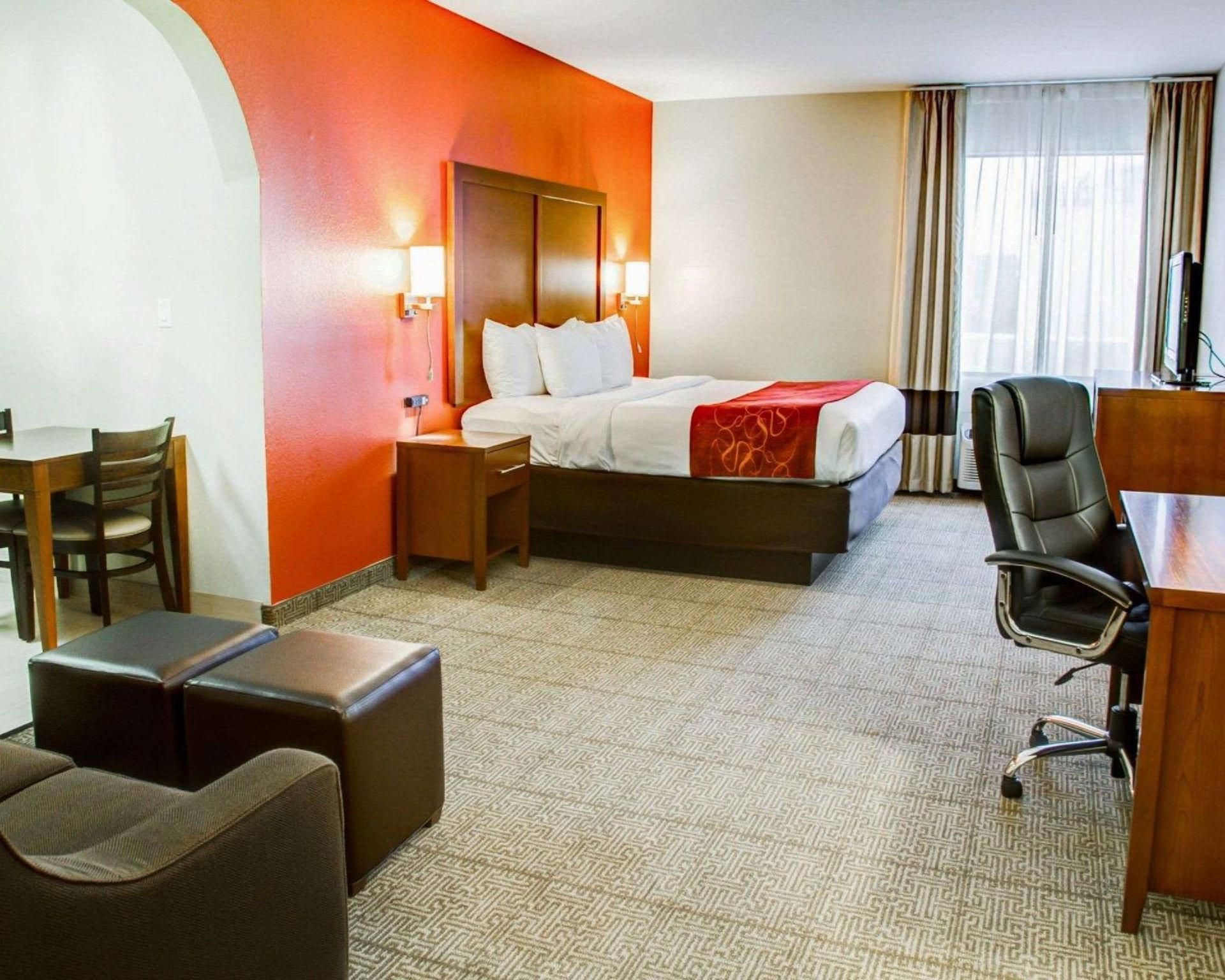 1 King Bed, Suite, Nonsmoking, Accessible