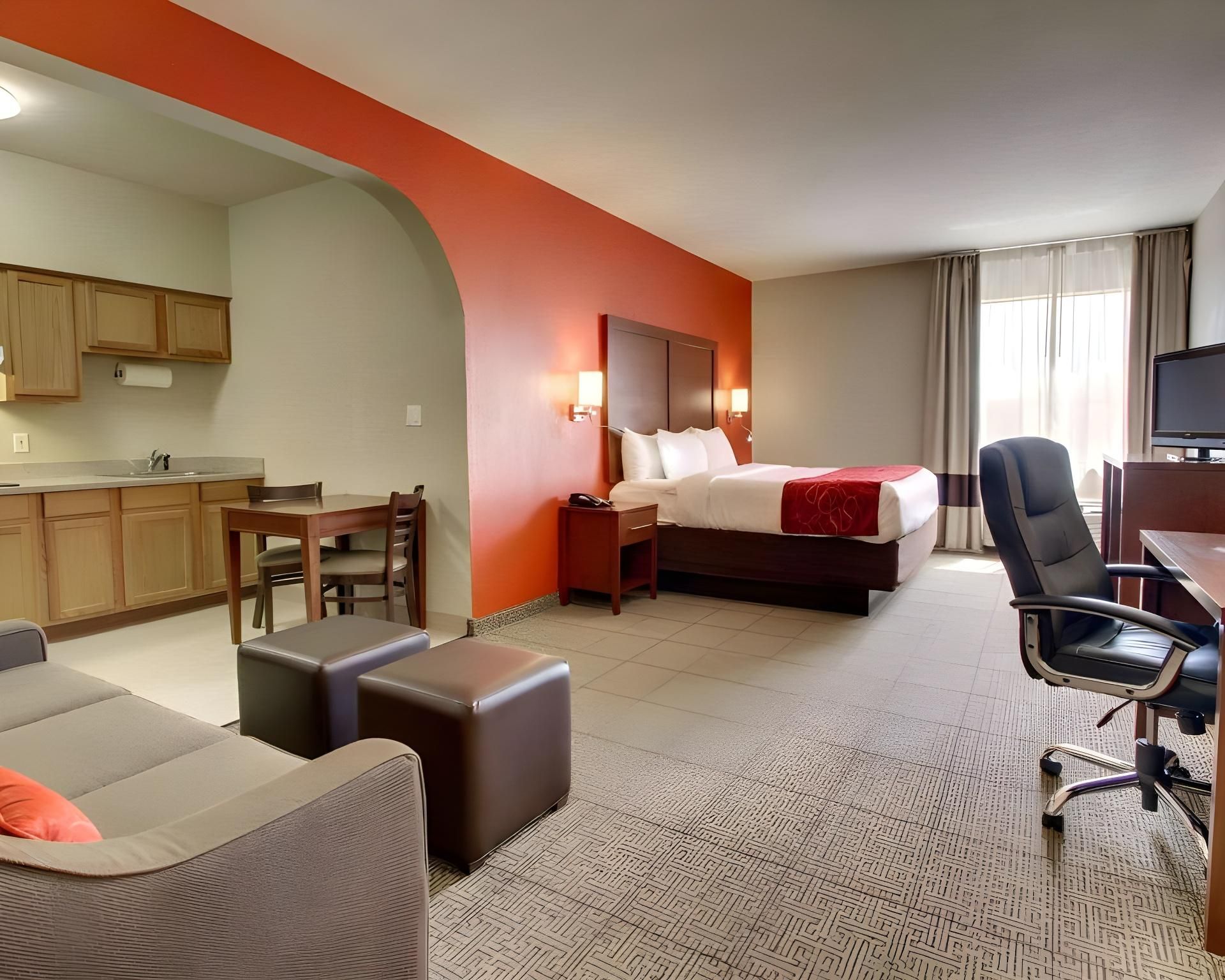 1 King Bed, Suite, Nonsmoking